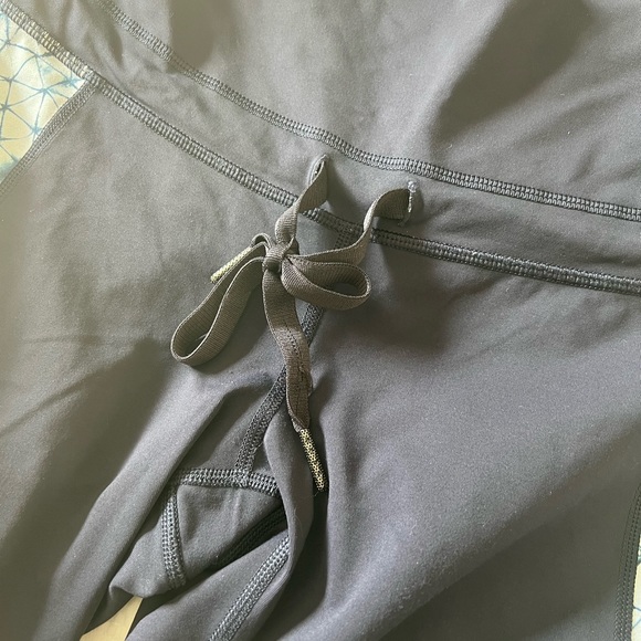 Lululemon Retreat 7/8 Pant Naval Blue Crushed Silver Fox Deep Navy Sz 6 - Picture 8 of 8